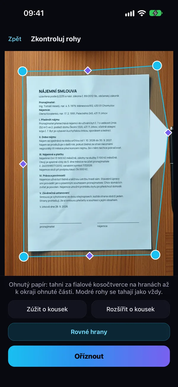 Celý dokument, i když je roh ohnutý